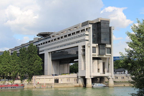 Bercy | Rue de Bercy The Ministry of Economics and Finances. Arch. Paul Chemetov and Borja Huidobro 1984-88.